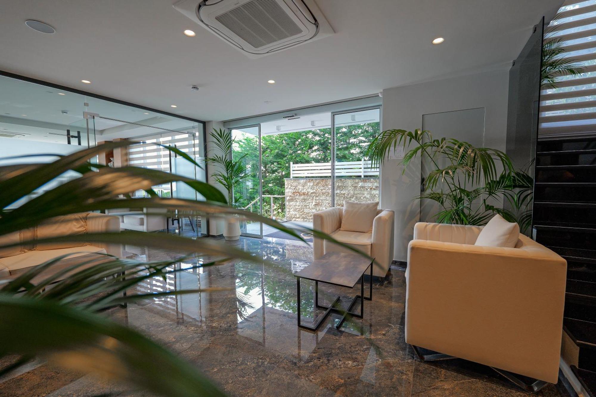 סרנדה Hotel Teuta מראה חיצוני תמונה