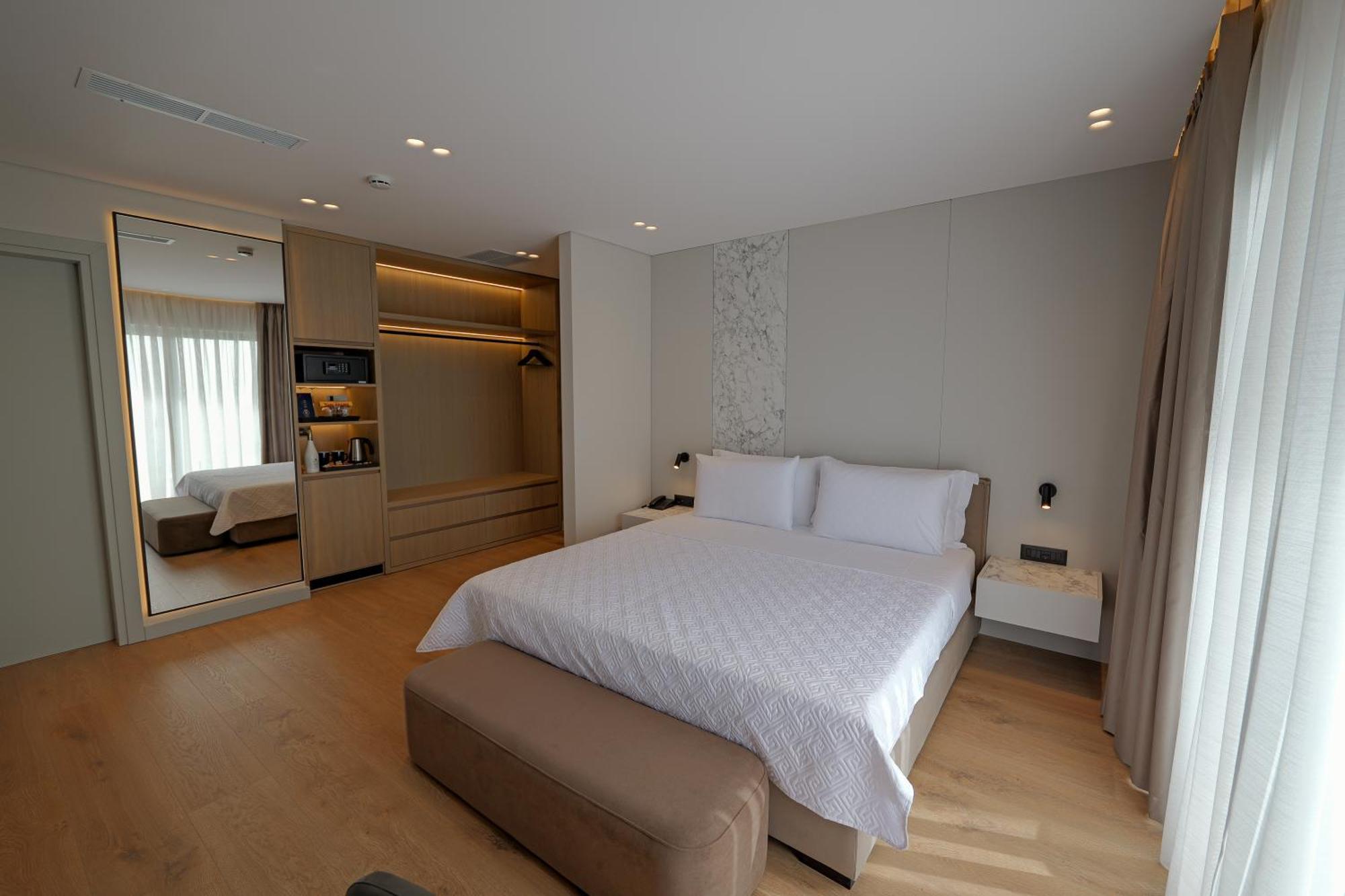 סרנדה Hotel Teuta מראה חיצוני תמונה